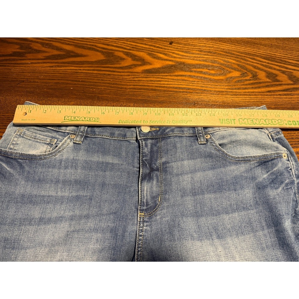 Westport Signature Fit Boyfriend Jeans Womens 18W Blue Floral Embroidered Crop - Picture 5 of 16